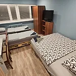 Rum i privatbostad W Lodzi, Komfortowe Pokoje, Wielkopolska 39 *